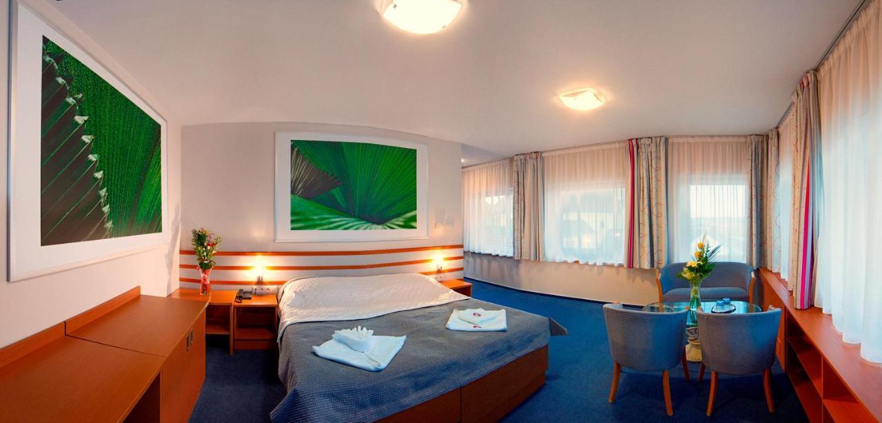 Hotel Air Holíč エクステリア 写真